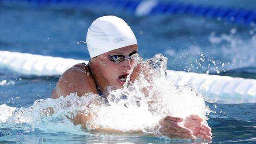 世界短池游泳锦标赛女子100米混合泳比赛中 霍斯祖收获冠军!