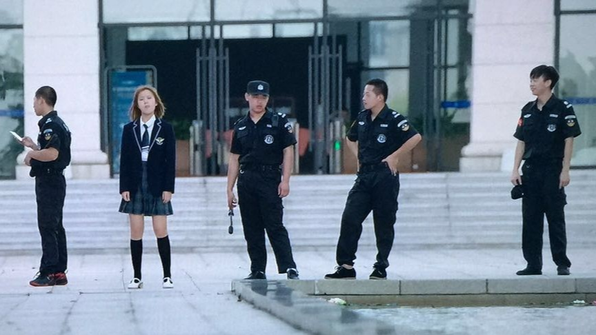 《时空偷渡少女》未来少女穿越到现在寻找真正的爱情