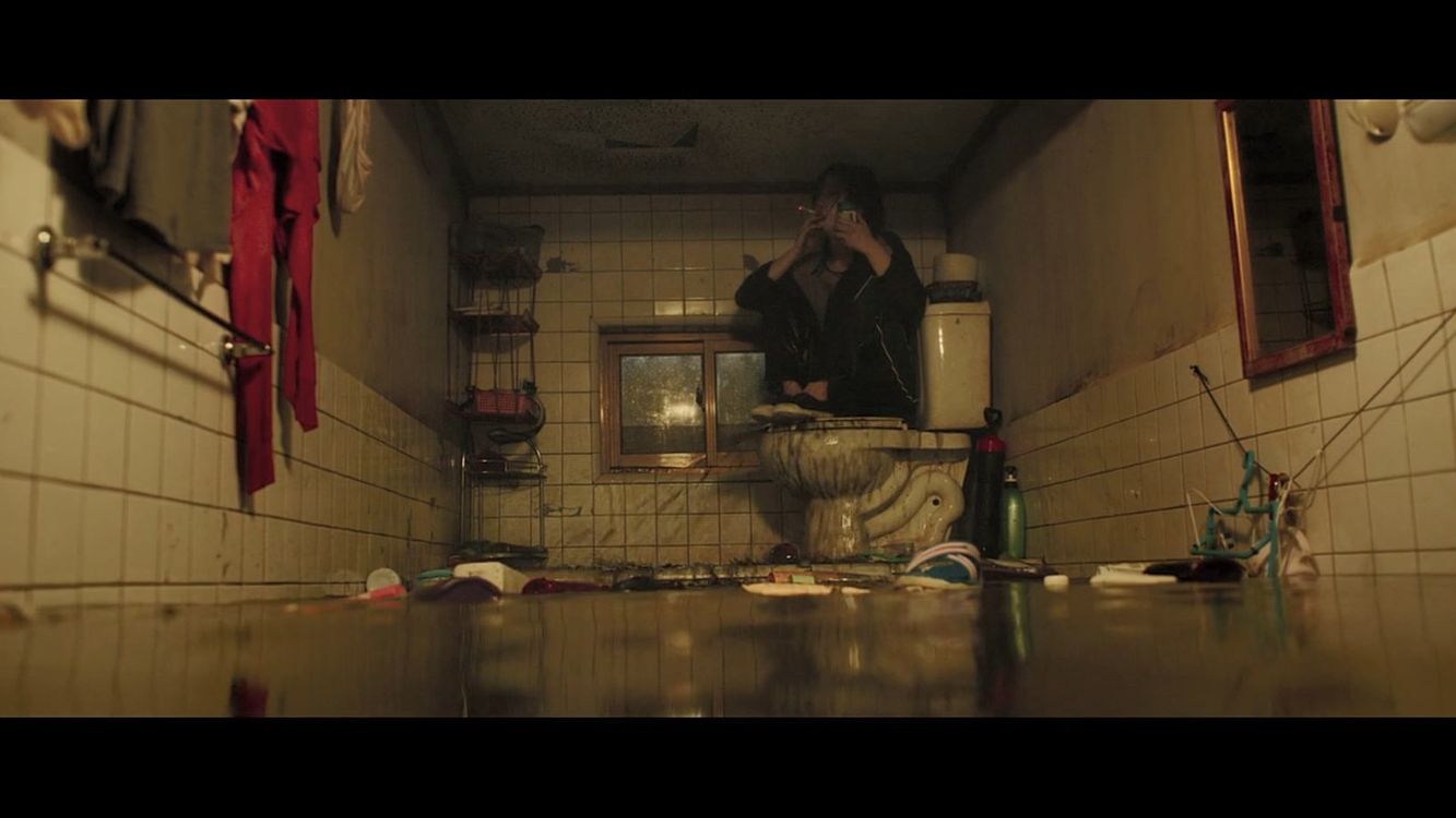 最新韩国电影《寄生虫》,四刷后,确定它不愧年度第一