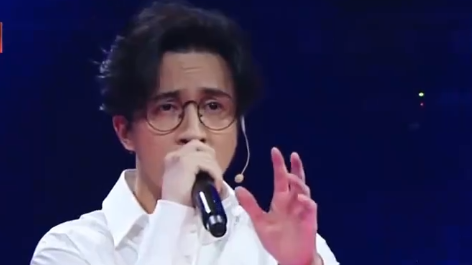 22018年《金曲捞》:薛之谦捞自的歌曲,竟没有带耳返就唱歌,但还是那么