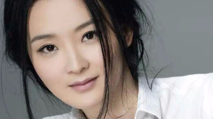 2傅淼:1980年8月11日出生于山东省青岛市,中国内地影视女演员,主持人