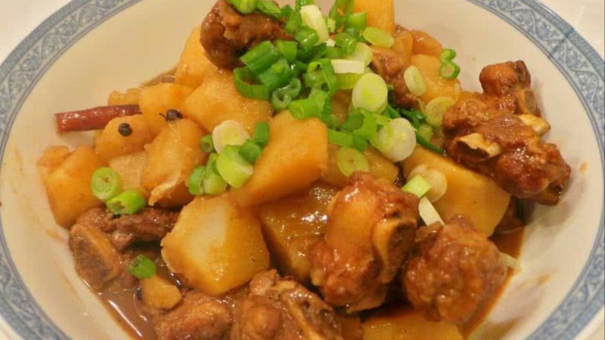 排骨炖土豆的家常做法,色香味俱全,好吃看得见真的太美味了
