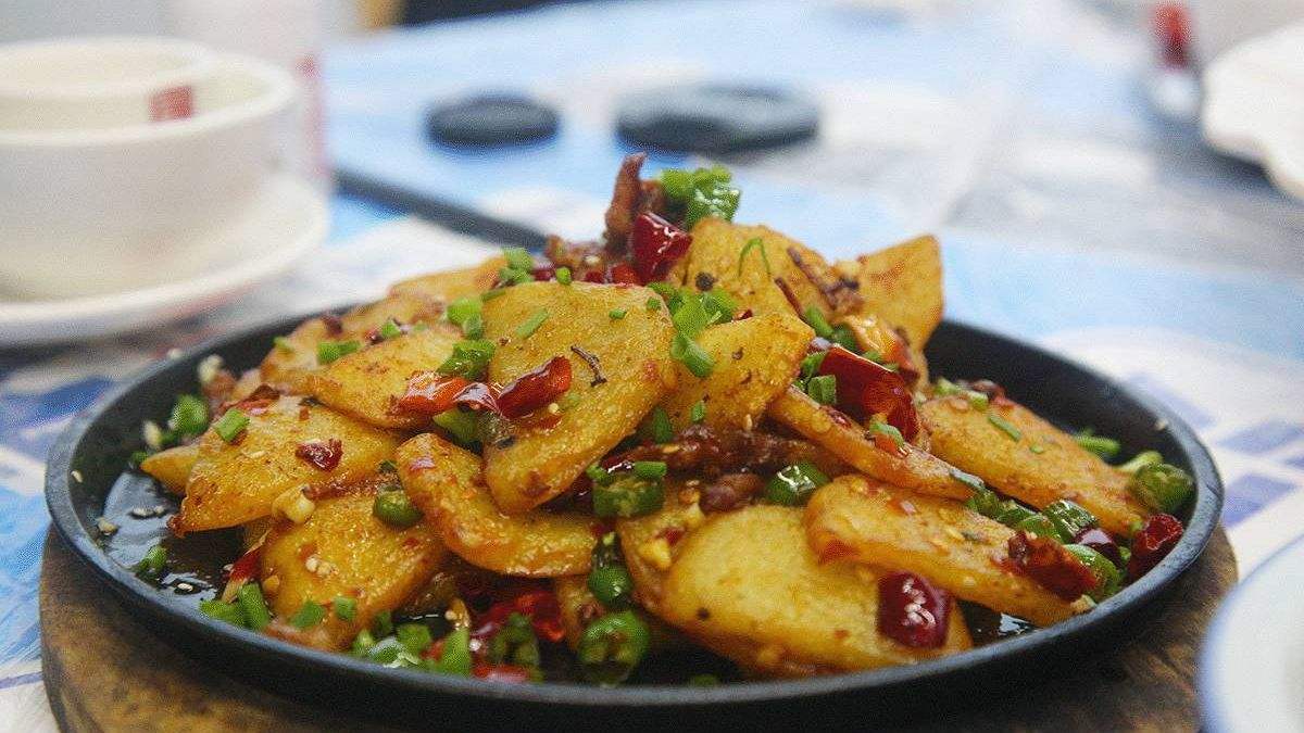 这才是铁板土豆片的正宗做法,又香又脆,太棒了