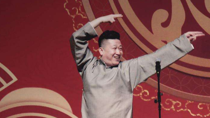 张鹤伦让郎鹤炎自己介绍,理由能把人气死,百家姓原来这么背的