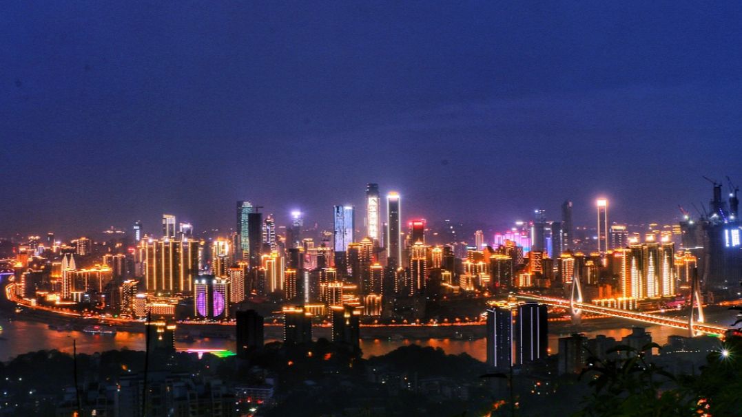 外国人来重庆旅游,刚一下车就傻眼了:这也能叫大城市?