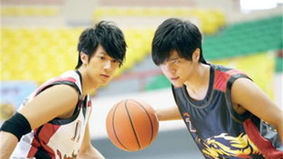 1《篮球火》2008年一群靓丽的青春偶像,两代篮球运动员的爱情悲喜剧.