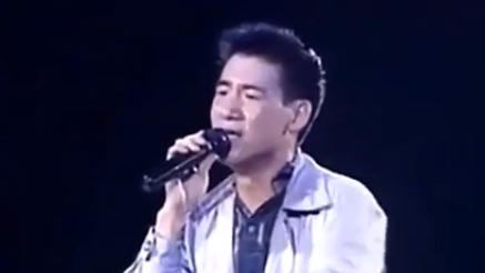终于找到张学友现场版《忘情冷雨夜》,唱的大汗淋漓,太敬业了