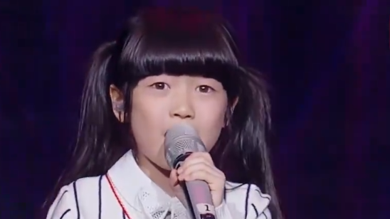 中国新声代:小女孩台上欢快献唱,代入感太强,台下张杰嗨翻了!