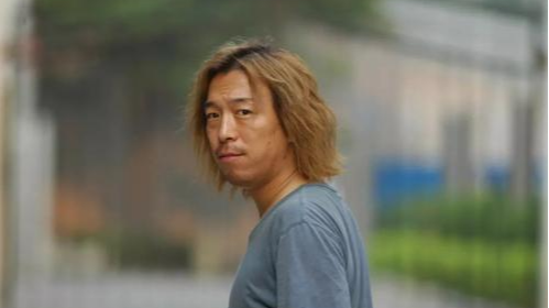 黄渤电影《疯狂的赛车》精彩幽默片段,笨蛋杀手杀错人