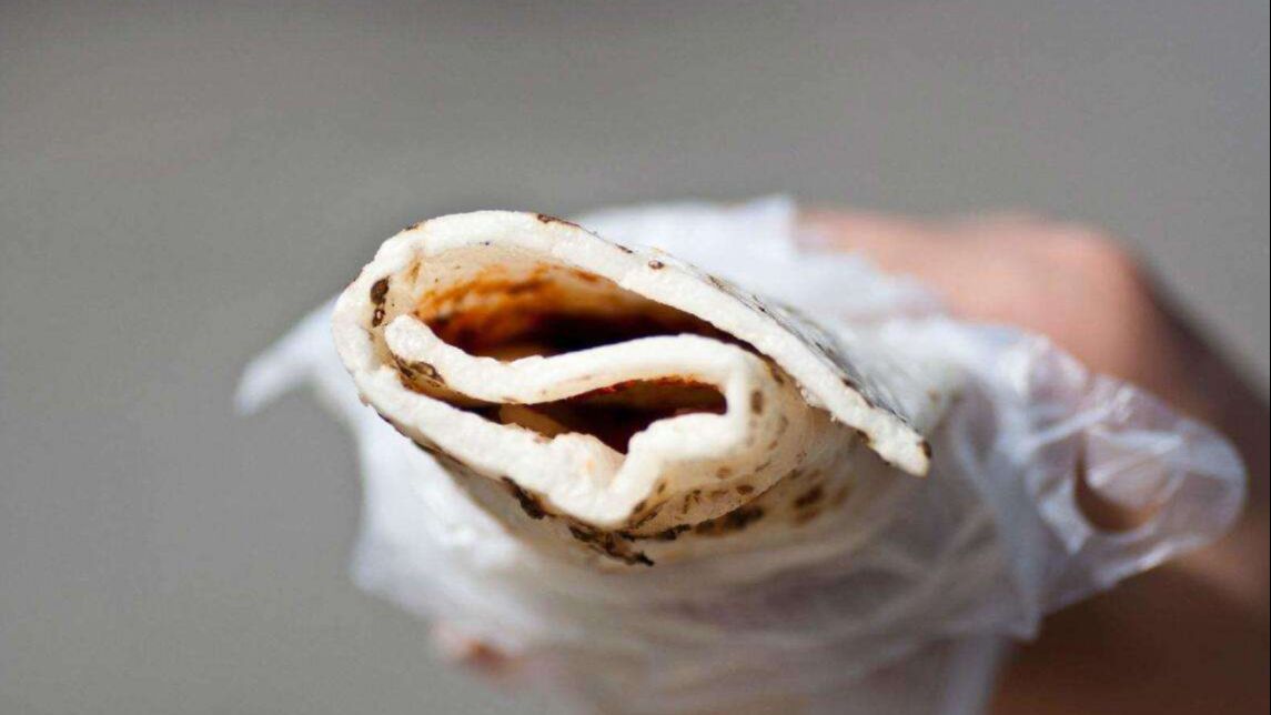 云南美食烤饵块:云南十八怪之一,来看看都加了哪些调料