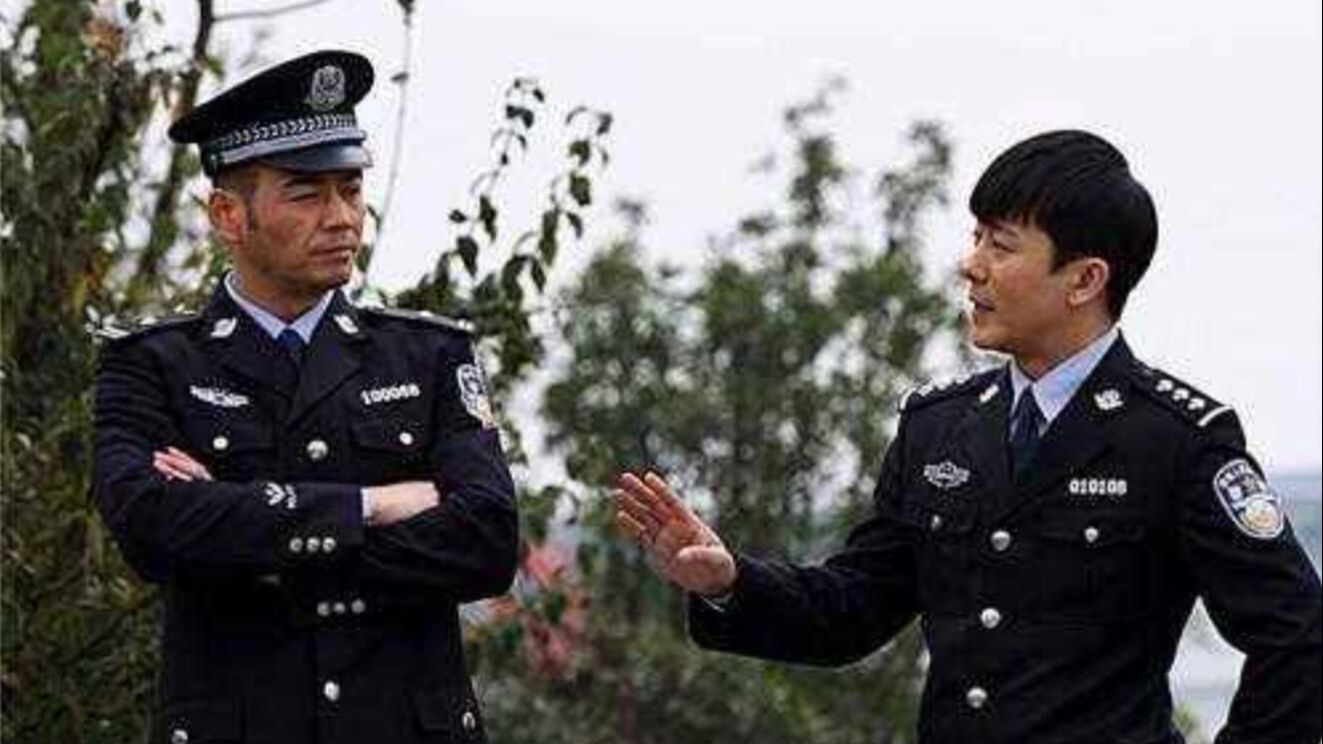 江城警事:男子终于追到女子,话都不会说了,俩人好可爱