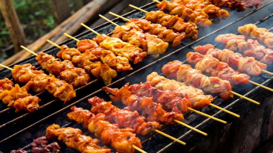 1维吾尔人的烤肉也有自己特有的种类和独特味道,肉质鲜嫩软脆,味道