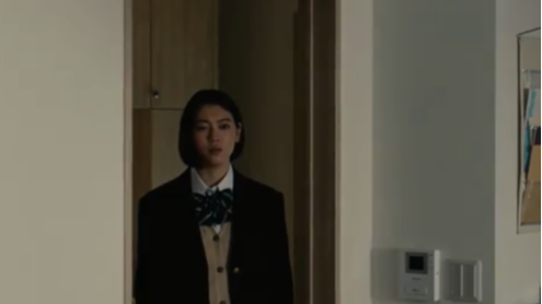犬舍真人版,犬屋敷在家的反常行为,引起来女儿的注意