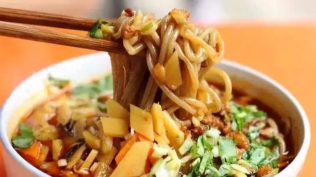 非遗美食:河北省特色龙须凤尾贡面,制作过程繁琐讲究!