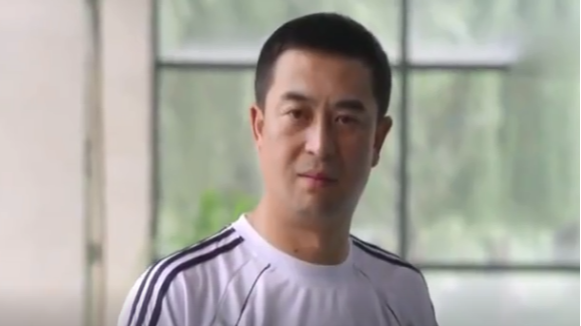 《一仆二主》江疏影穿泳装, 张嘉译眼都看直了