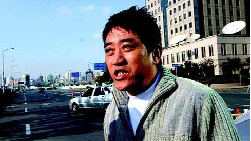 柯受良绰号小黑,台湾演员,歌手,导演,特技演员