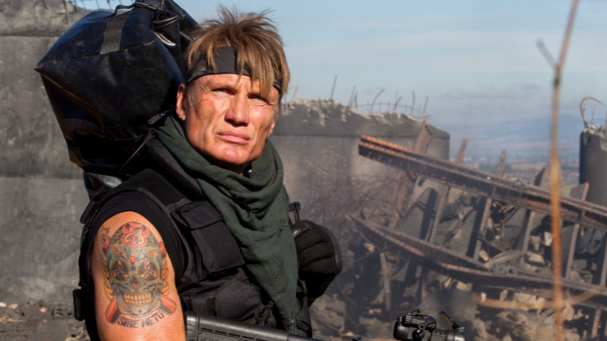 敢死队正面迎战昔日战友,现是军火枭雄的斯通班克斯