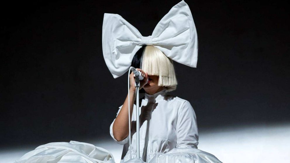 2《cheap thrills》是澳大利亚女歌手希雅·富勒演唱的歌曲,由希雅