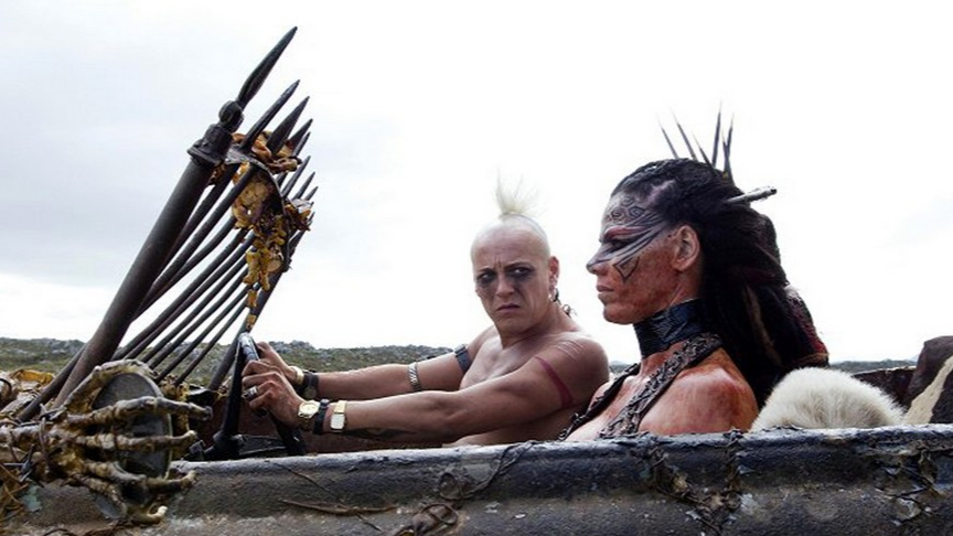 12013年《僵尸世界大战》:丧尸病毒轰然爆发,到处都是猎杀者,幸存的