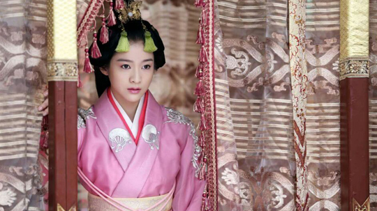 班淑传奇:张雪迎一个眼神过去,就不敢说话了,当太后是傻子了吗