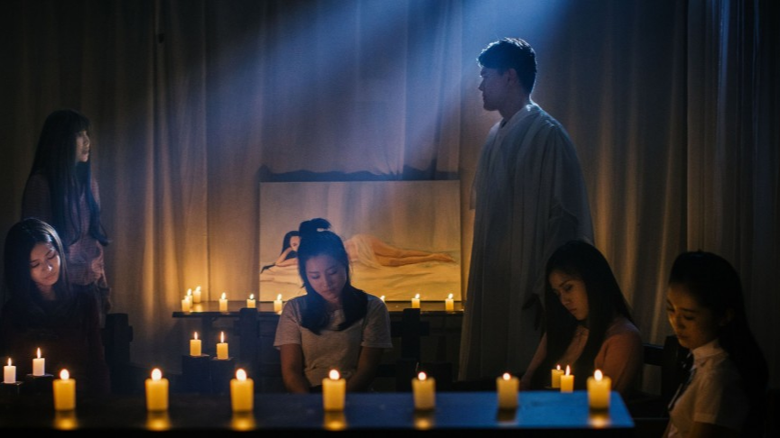 韩国偶像来华贡献力量的恐怖片《怨灵宿舍之人偶老师》