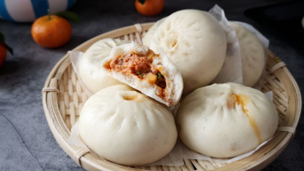 教你制作猪肉大葱包子,馅香汁浓,老公一气吃了四个