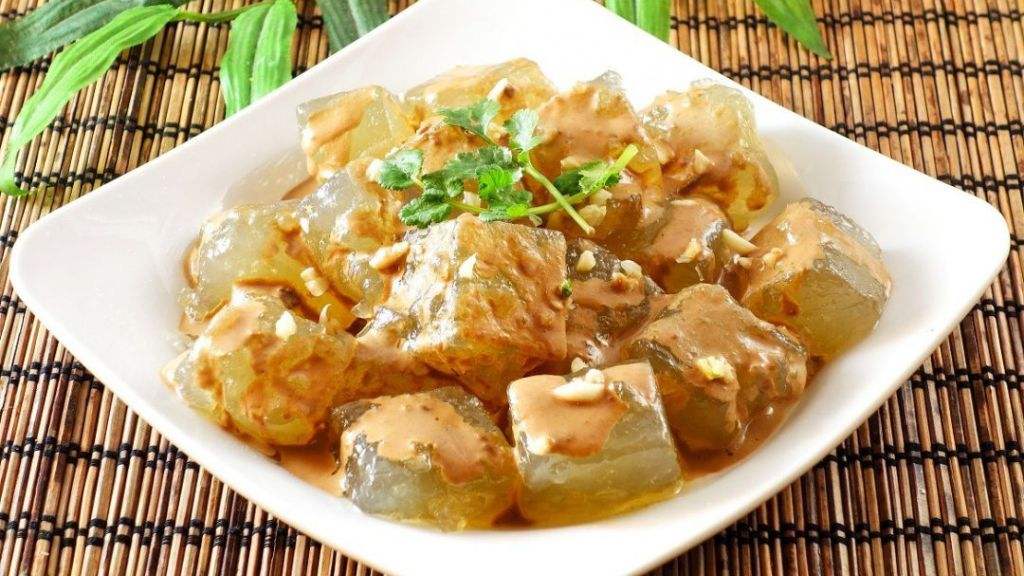 天津夜市最火爆的煎焖子,两口大锅煎不停,一晚上能卖好几千块