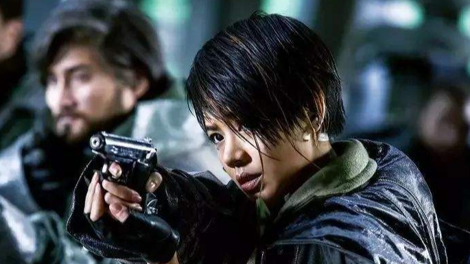 42016年《盗墓笔记》:马思纯饰阿宁,阿宁是精明干练的女性探险者,隶属