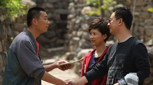 媳妇的美好时代:毛峰和潘美丽意外相撞后惊为天人,开始对她猛追