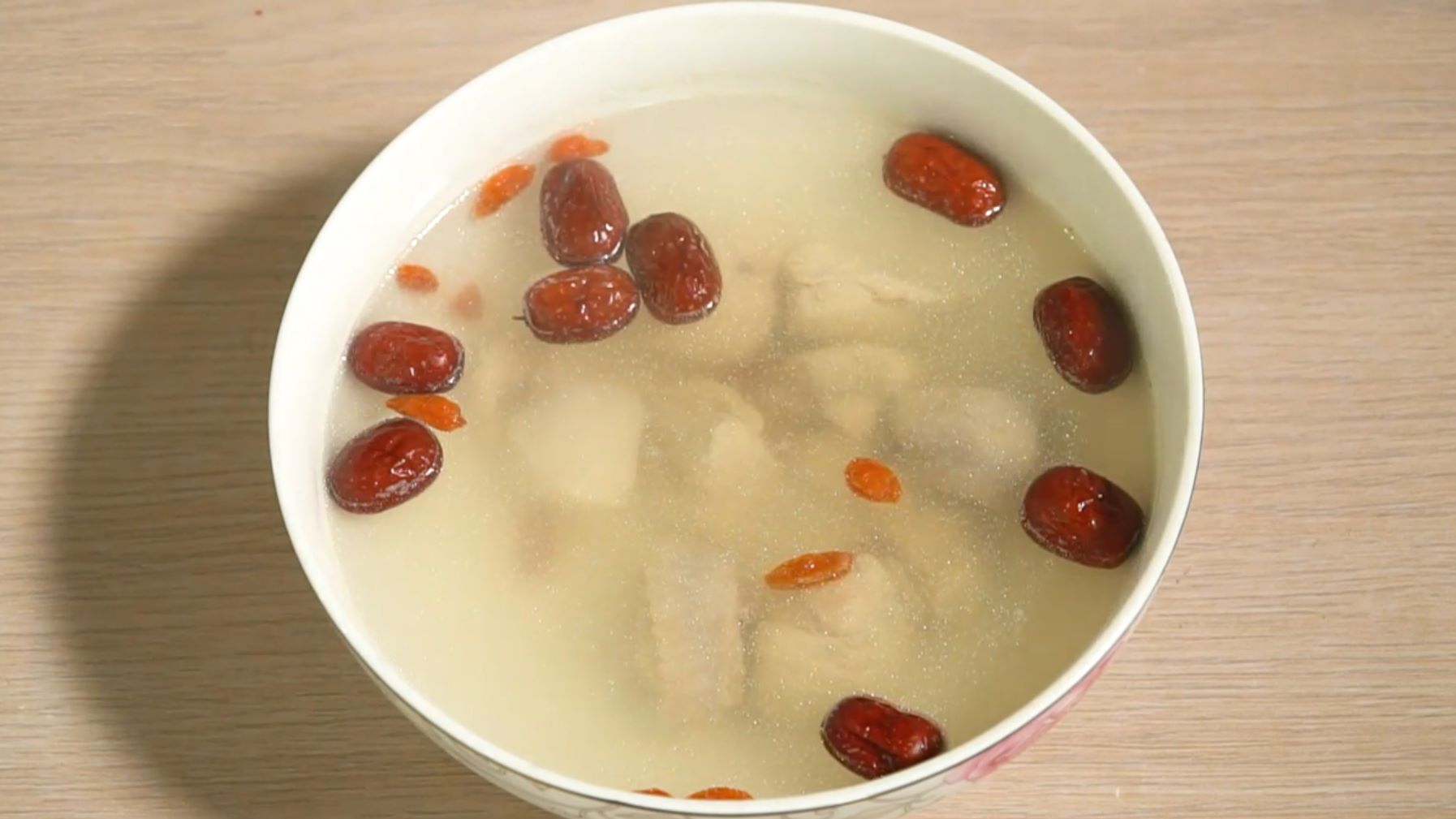 红枣炖鸡汤的做法