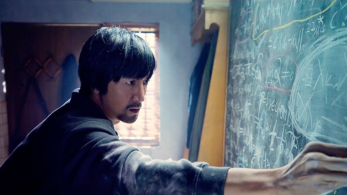 5分钟看完《嫌疑人x的献身》:漂亮邻家姐姐来敲门,救下想要自杀的宅男