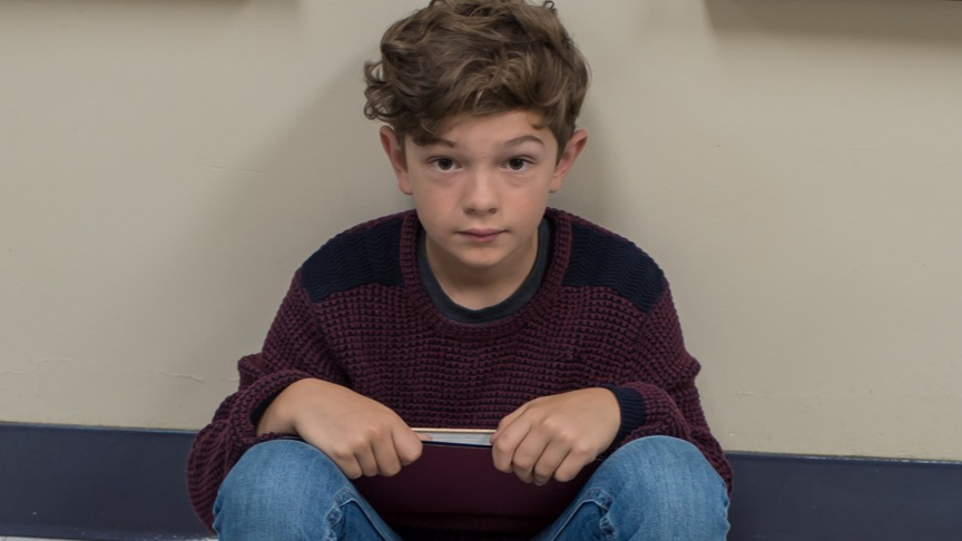 《奇迹男孩》男孩带上神奇头盔飞上外星球