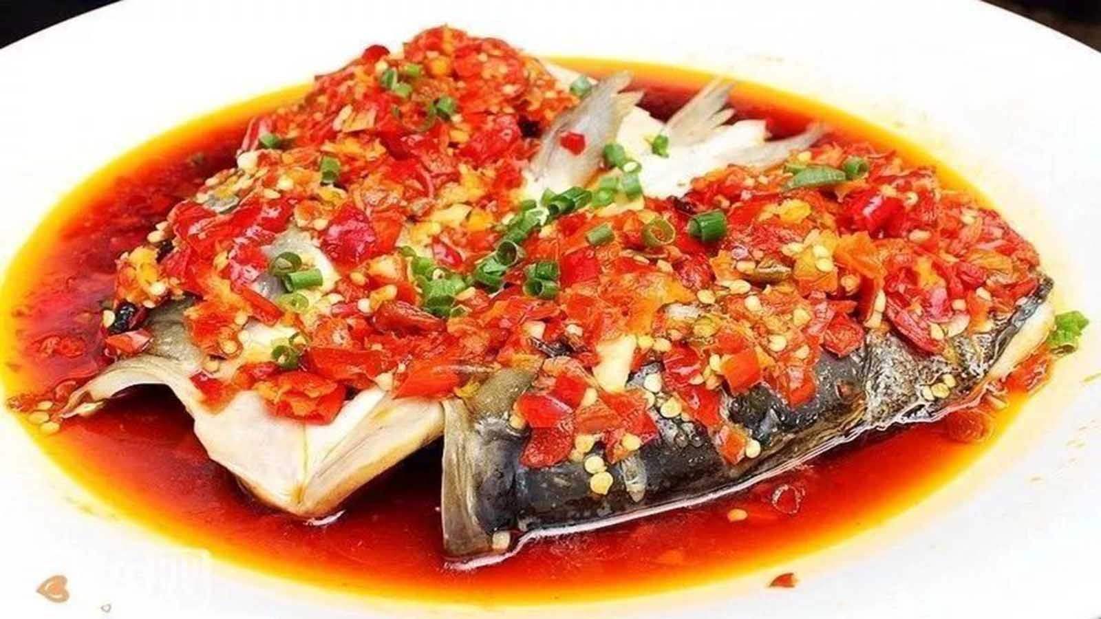 大厨教你剁椒鱼头的正确做法,详细讲解剁椒炒至,鱼头入味的方法