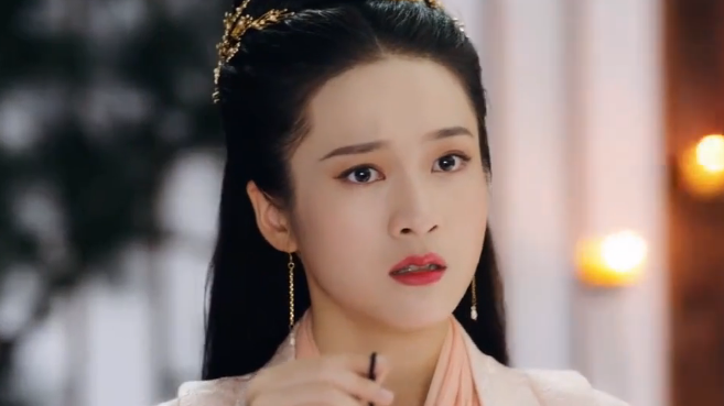 白发:痕香拿出一物,与容乐相认,两姐妹相拥喜极而泣,太感人了