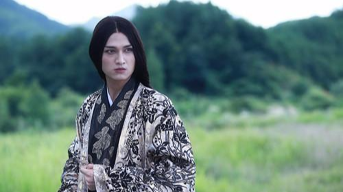 花千骨:杀姐姐真是个爱美的圣君,弄断头发就不打了,这么任性吗