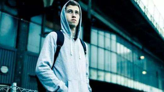 22015《the spectre》,改编于alan walker几年前在ncs制作的《spectre