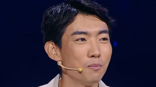 《新相亲大会》精彩片段,男同学在节目中卖萌,女嘉宾:你阳刚点