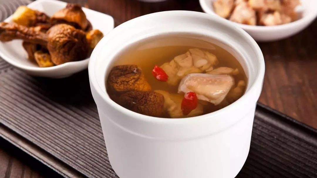 松茸炖鸡汤的做法