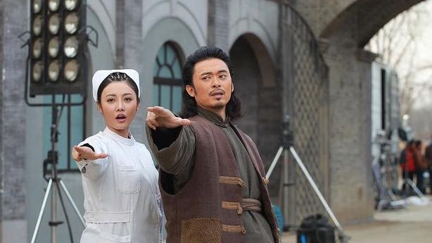 《执着的追踪》片段速看,抗战期间物品丢失,引发三拨人马较量