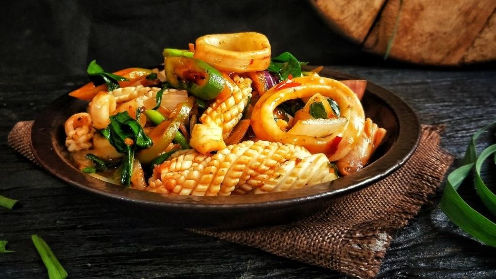 海边大妈教你:酱爆鱿鱼最好吃的家常做法,爽口解馋,收藏了