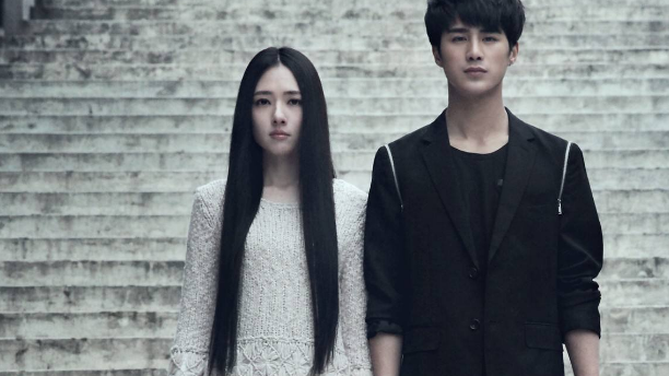 6精彩片段六:南湘的裙子被姨妈血弄脏浑然不知,林萧拿外套"救"她  00