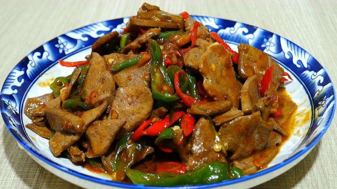 3块钱买了1个猪肺,秘制一道尖椒炒猪肺,比红烧肉还香,真解馋