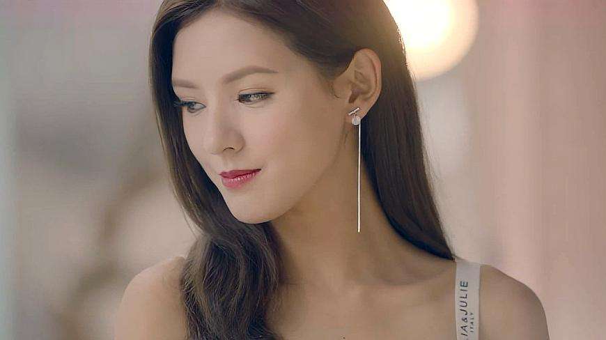 无法拥抱的你:李诗雅拍摄忍住不摸志浩,志浩激动起身打她一拳