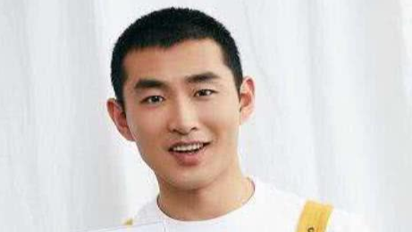 《奔跑吧》搞笑合集,王彦霖变成团宠,戴上脸基尼与阮经天神相似