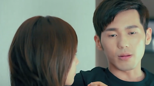 美人为馅:看到韩沉回来,白锦曦假装睡觉,却被韩沉识破了