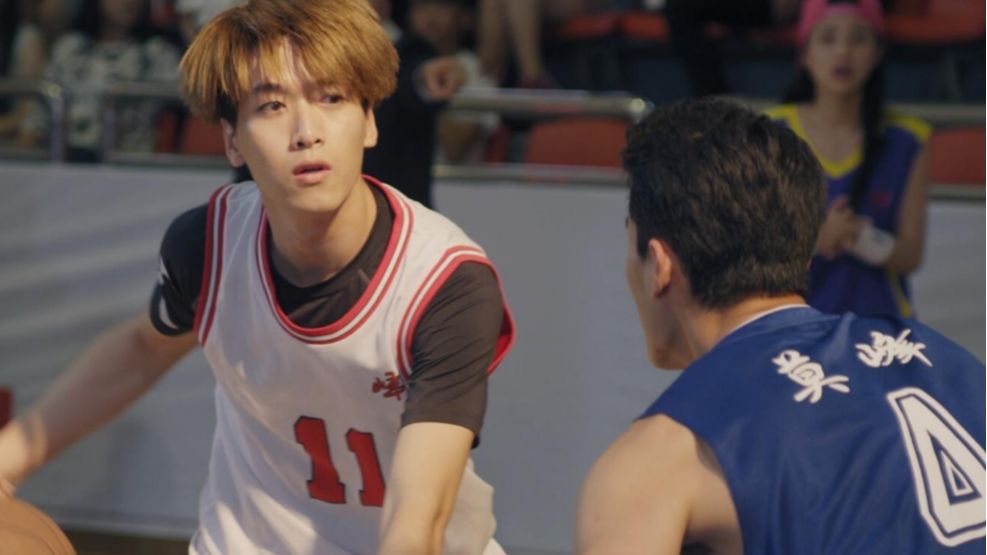 校园篮球风云:金瀚回归,全场欢呼雀跃,这就是王牌的待遇吧!