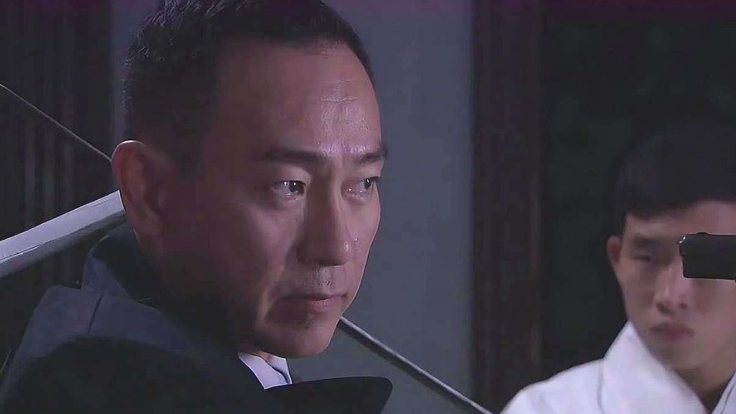 顾立铭不愧为双雄智囊,好兄弟略微一提,转瞬明白有人诈死脱身