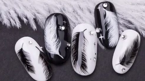 高级感满满的黑白美甲,不过时的经典时尚