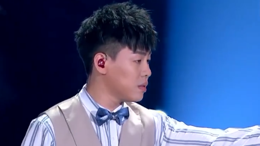 胡彦斌演唱《纸短情长》,带来舞蹈首秀,动人舞步引全场欢呼!