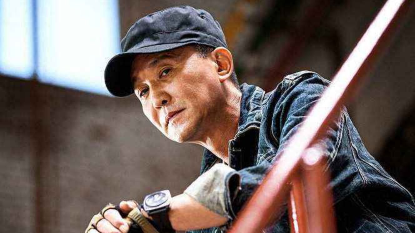 战狼2:最经典片段,为了保护战友家人,冷锋一脚踢死了恶霸